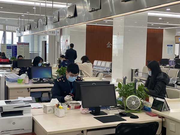 恢復窗口服務首日 上海“店小二”如何服務好“心急”企業？